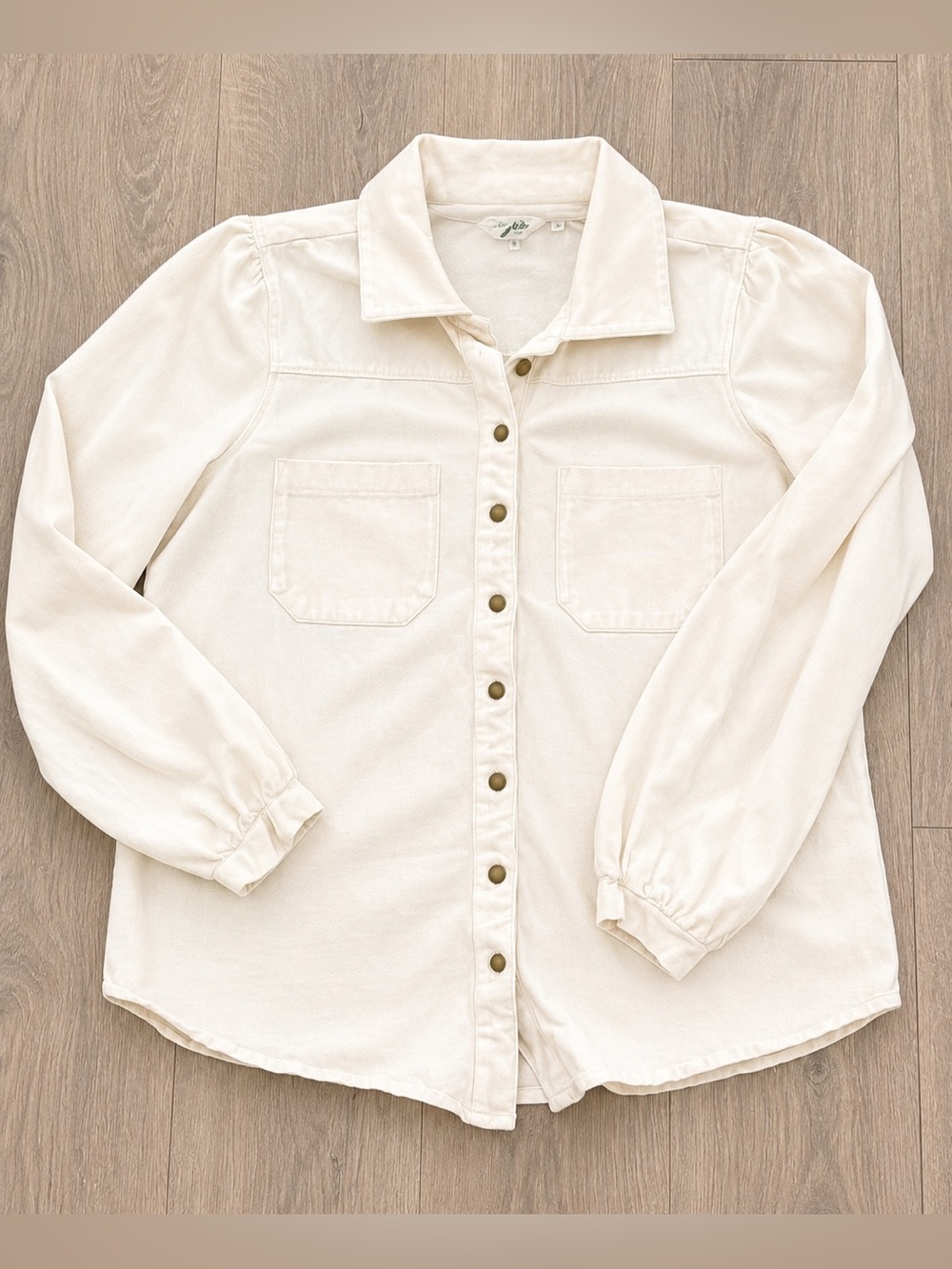 Aventura Peri Cream Snap-Up Top - Picture 3 of 5